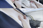 電車お触り21 坂道系のグループにいそうなS級美女がおっぱいと股間を触られまくってます