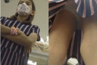 外人JKのワンピースパンチラ
