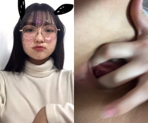 眼鏡女子の自撮りオナニーライブイ◯スタ