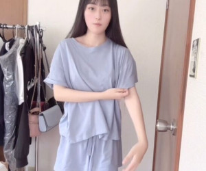 お嬢様系清楚な美女、自撮りオナニー