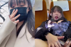 周囲を気にしながらオナる変態素人ちゃん
