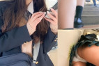 【前編】 執念の追い撮り!青チェスカートの白パンとハミ生尻。美少女JKの純白パンティと食い込みがエロ過ぎた件、、