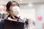 11某携帯ショップの色白儚げ美人店員さん♡胸チラ&テーブル下でこっそり食い込み直し♥