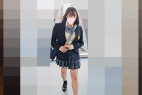 (全顔出)明るく挨拶してくれる可愛い青チェJKをエレベーター内で逆さ撮りパンツ盗撮