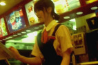 ファーストフード店員のスカートの中