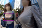 揺れる爆乳とはみ出る乳首がエロすぎぃ!役立たずブラがでっかいおっぱいを一生懸命支えてます!