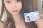 自撮り大好き。綺麗な顔立ちのギャル要素もある美女。オナニー姿は必見です